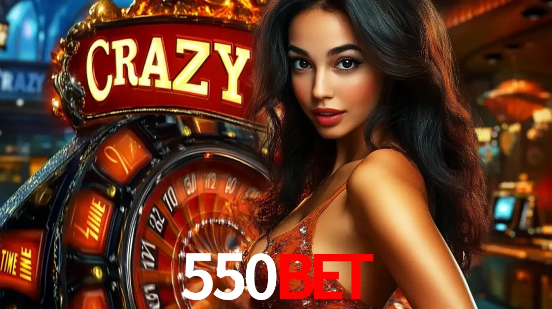 Mulher glamourosa olhando para a câmera com a roda vermelha do Crazy Time ao fundo em um ambiente de cassino, destacando a emoção dos jogos ao vivo no 550BET.